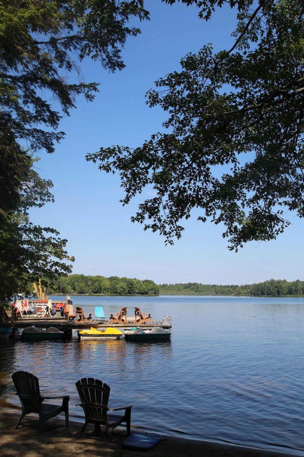 Black Lake Cabins Torrance Экстерьер фото