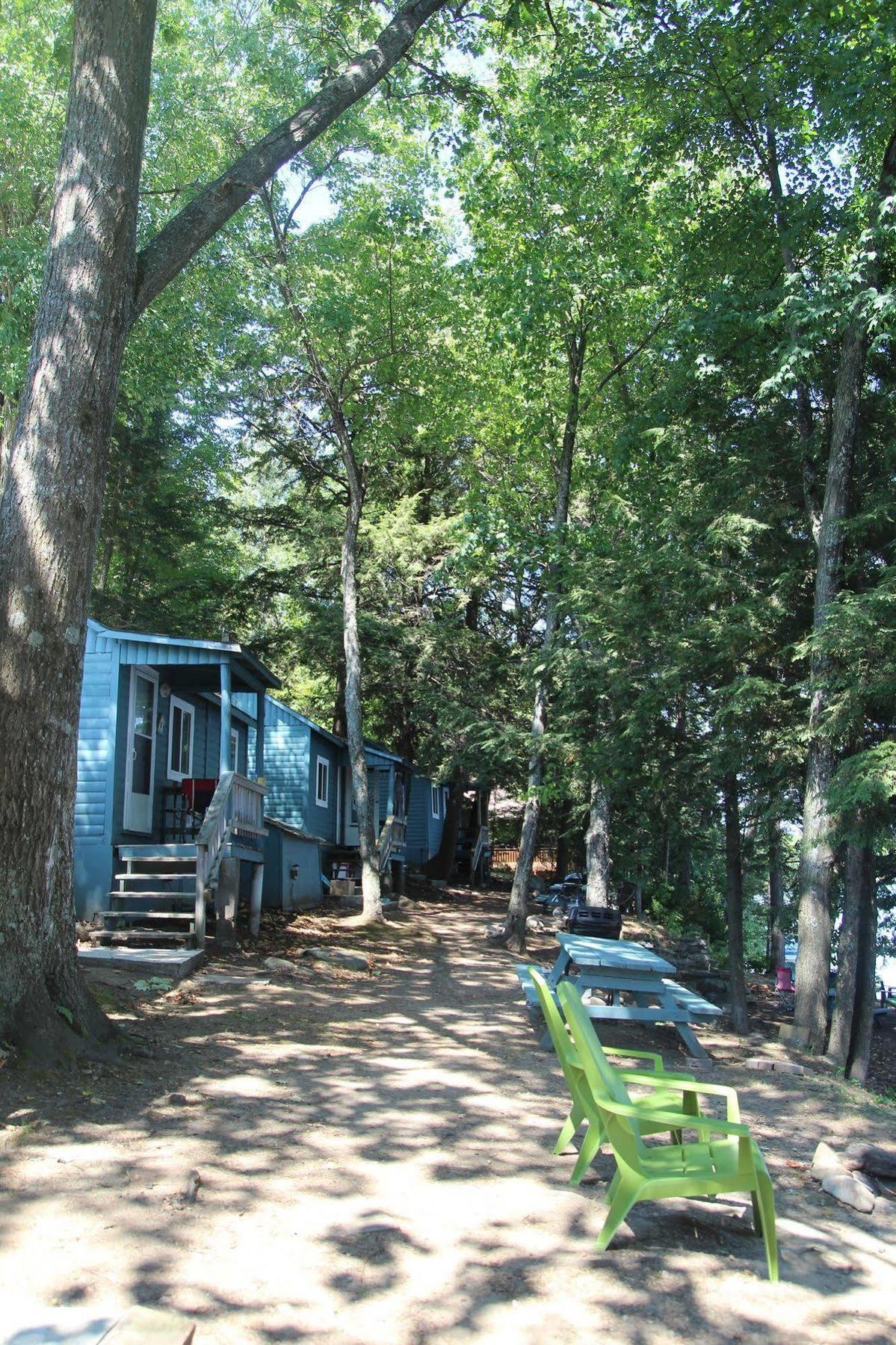 Black Lake Cabins Torrance Экстерьер фото