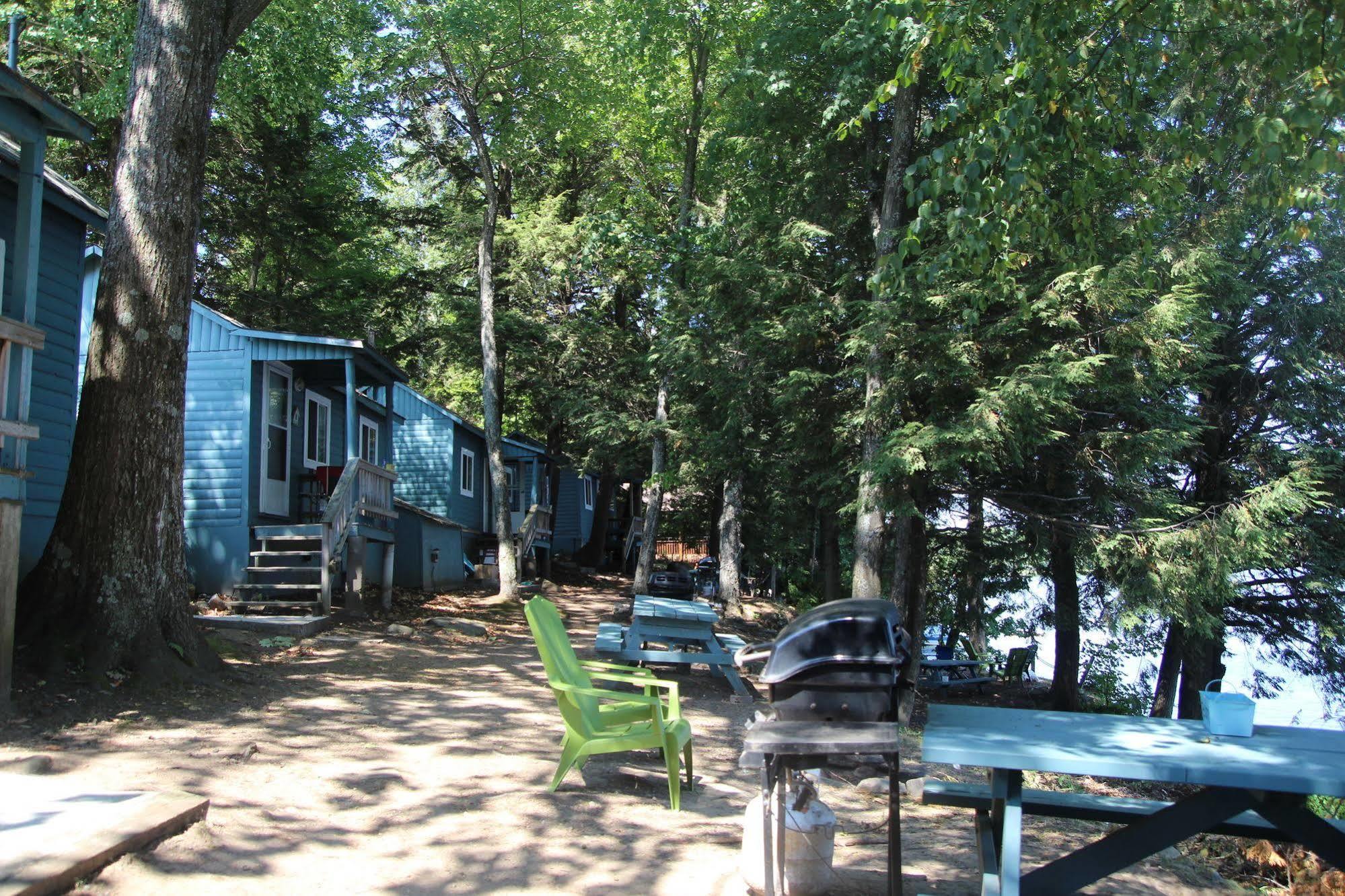 Black Lake Cabins Torrance Экстерьер фото